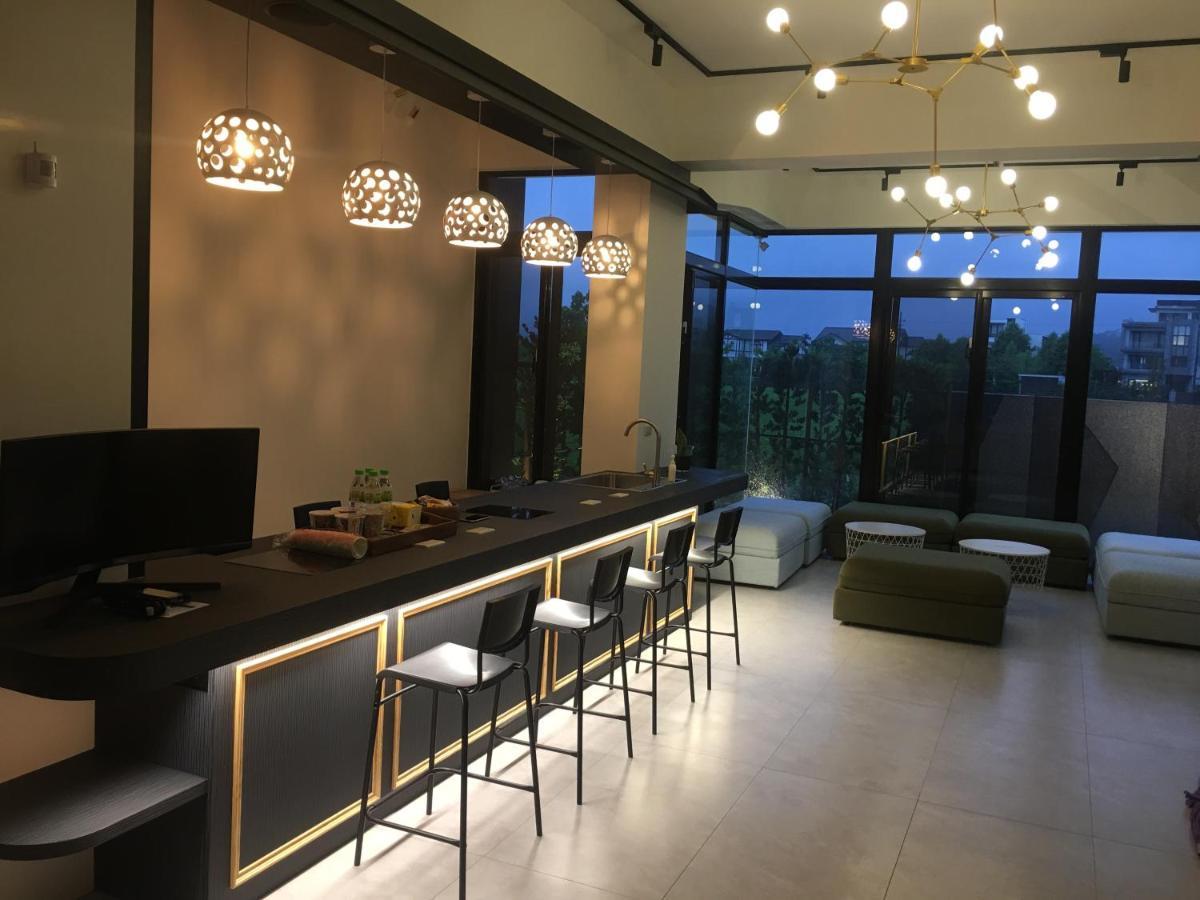סאנשינג 方興top會館 全新包棟電梯民宿 מראה חיצוני תמונה